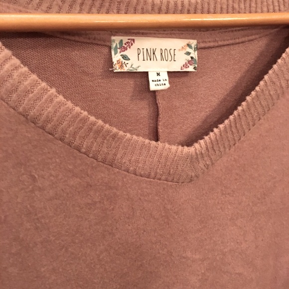 🛍️3 for $50 Pink Rose LightV-neck Sweater - Picture 2 of 4